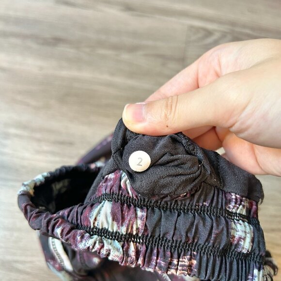 Lululemon Make A Move Short in Kara Blossom Multi Size 2 - Picture 6 of 8